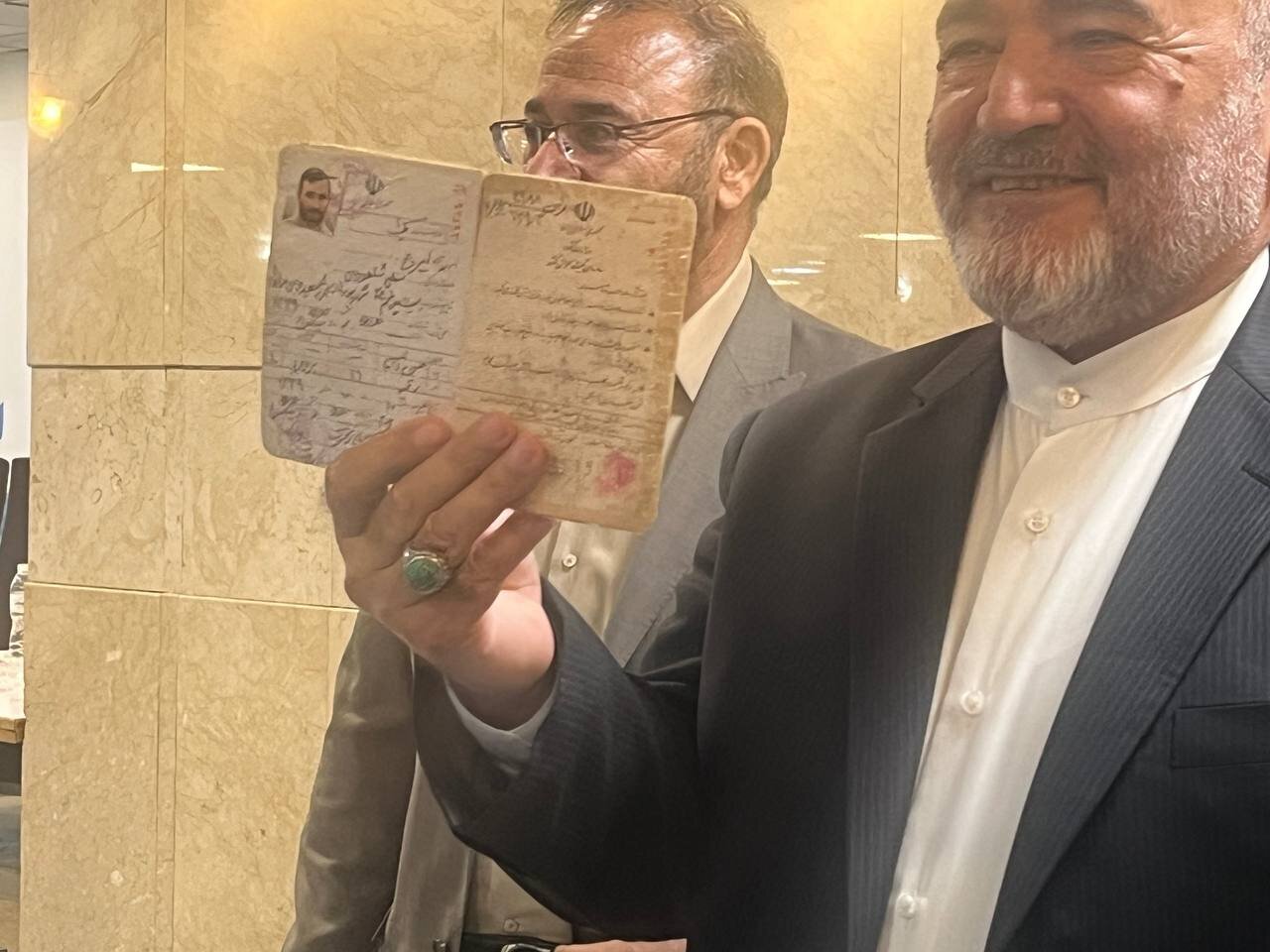 محمود احمدی نژاد رسماً ثبت نام کرد / وزیر ارشاد با معاون و برادر داماد رئیسی آمد محمود احمدی نژاد رسماً ثبت نام کرد / وزیر ارشاد با معاون و برادر داماد رئیسی آمد