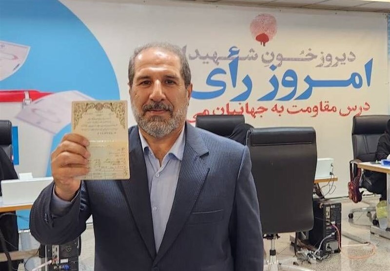 محمود احمدی نژاد رسماً ثبت نام کرد / وزیر ارشاد با معاون و برادر داماد رئیسی آمد / صف بلند وزرا و نمایندگان مجلس / سعید محمد بر سر قبر شهید ابراهیم رئیسی؛ دورخیز برای ثبت نام؟ / شریعتمداری ثبت نام کرد محمود احمدی نژاد رسماً ثبت نام کرد / وزیر ارشاد با معاون و برادر داماد رئیسی آمد / صف بلند وزرا و نمایندگان مجلس / سعید محمد بر سر قبر شهید ابراهیم رئیسی؛ دورخیز برای ثبت نام؟ / شریعتمداری ثبت نام کرد