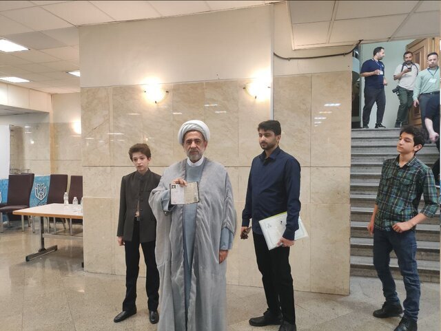 اسحاق جهانگیری معاون اول حسن روحانی رسماً ثبت نام کرد / قالیباف هم ثبت نام می کند؟ / سعید محمد: کاندیدا نمیشوم اسحاق جهانگیری معاون اول حسن روحانی رسماً ثبت نام کرد / قالیباف هم ثبت نام می کند؟ / سعید محمد: کاندیدا نمیشوم