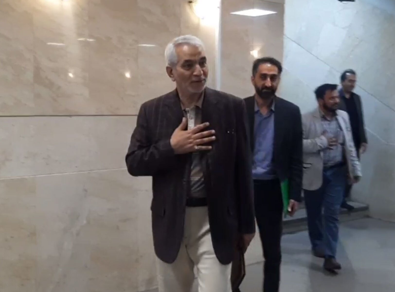 اسحاق جهانگیری معاون اول حسن روحانی رسماً ثبت نام کرد / قالیباف هم ثبت نام می کند؟ / سعید محمد و محمدرضا عارف از کاندیداتوری انصراف دادند اسحاق جهانگیری معاون اول حسن روحانی رسماً ثبت نام کرد / قالیباف هم ثبت نام می کند؟ / سعید محمد و محمدرضا عارف از کاندیداتوری انصراف دادند