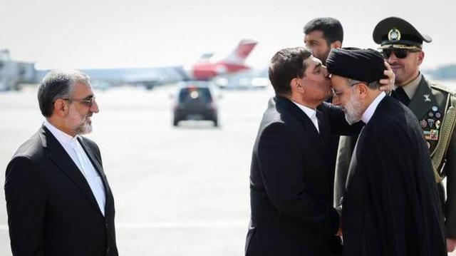 محمدباقر قالیباف رئیس مجلس رسماً ثبت نام کرد / اسحاق جهانگیری معاون اول حسن روحانی کاندیدا شد / سعید محمد و محمدرضا عارف از کاندیداتوری انصراف دادند محمدباقر قالیباف رئیس مجلس رسماً ثبت نام کرد / اسحاق جهانگیری معاون اول حسن روحانی کاندیدا شد / سعید محمد و محمدرضا عارف از کاندیداتوری انصراف دادند