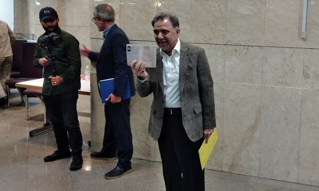 محمدباقر قالیباف رئیس مجلس رسماً ثبت نام کرد / اسحاق جهانگیری معاون اول حسن روحانی کاندیدا شد / محمد مخبر، سعید محمد و محمدرضا عارف ثبت نام نمیکنند محمدباقر قالیباف رئیس مجلس رسماً ثبت نام کرد / اسحاق جهانگیری معاون اول حسن روحانی کاندیدا شد / محمد مخبر، سعید محمد و محمدرضا عارف ثبت نام نمیکنند