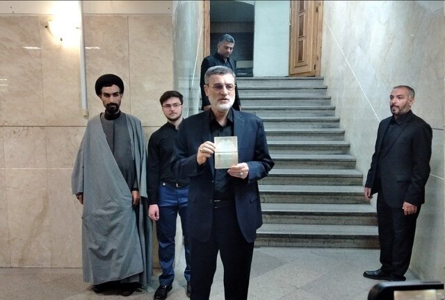 محمدباقر قالیباف رئیس مجلس رسماً ثبت نام کرد / معاون اول حسن روحانی کاندیدا شد / پورمحمدی، بذرپاش، آخوندی و منظور هم نام نویسی کردند / مخبر، سعید محمد و عارف نیامدند محمدباقر قالیباف رئیس مجلس رسماً ثبت نام کرد / معاون اول حسن روحانی کاندیدا شد / پورمحمدی، بذرپاش، آخوندی و منظور هم نام نویسی کردند / مخبر، سعید محمد و عارف نیامدند