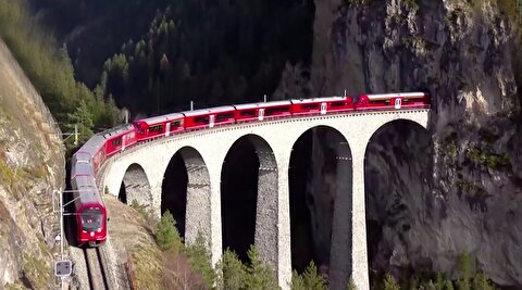 طولانی‌ترین قطار مسافربری جهان را ببینید