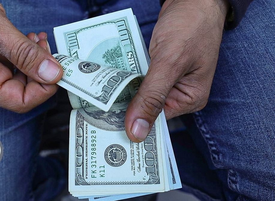 اما و اگر پیرامون تصمیم جدید بانک مرکزی/ چراغ سبز به صرافیها برای خرید و فروش دلار با نرخ آزاد؟