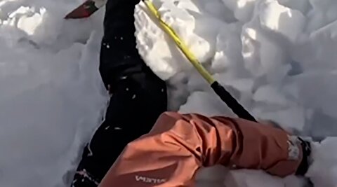 لحظه گرفتار شدن در بهمن عظیم کوهستان