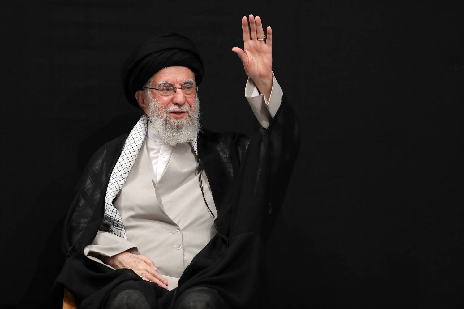 امام خامنه‌ای (ره) اسطوره‌ای ماندگار در قلب تاریخ