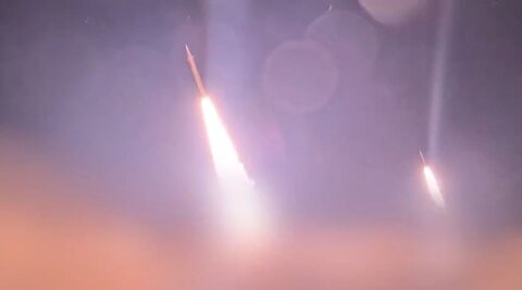 تصاویر تازه از پرتاب موشک‌های ایران به سمت اسرائیل