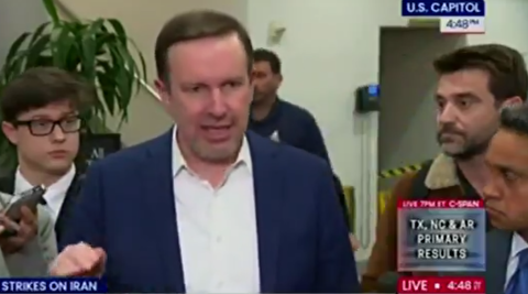 سناتور دموکرات: آمریکایی‌های بیشتری در جنگ با ایران کشته خواهند شد