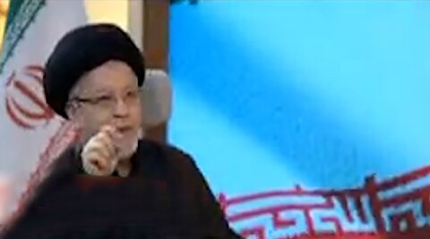 آیت الله مجتبی خامنه‌ای را این گونه ترور شخصیت می‌کنند