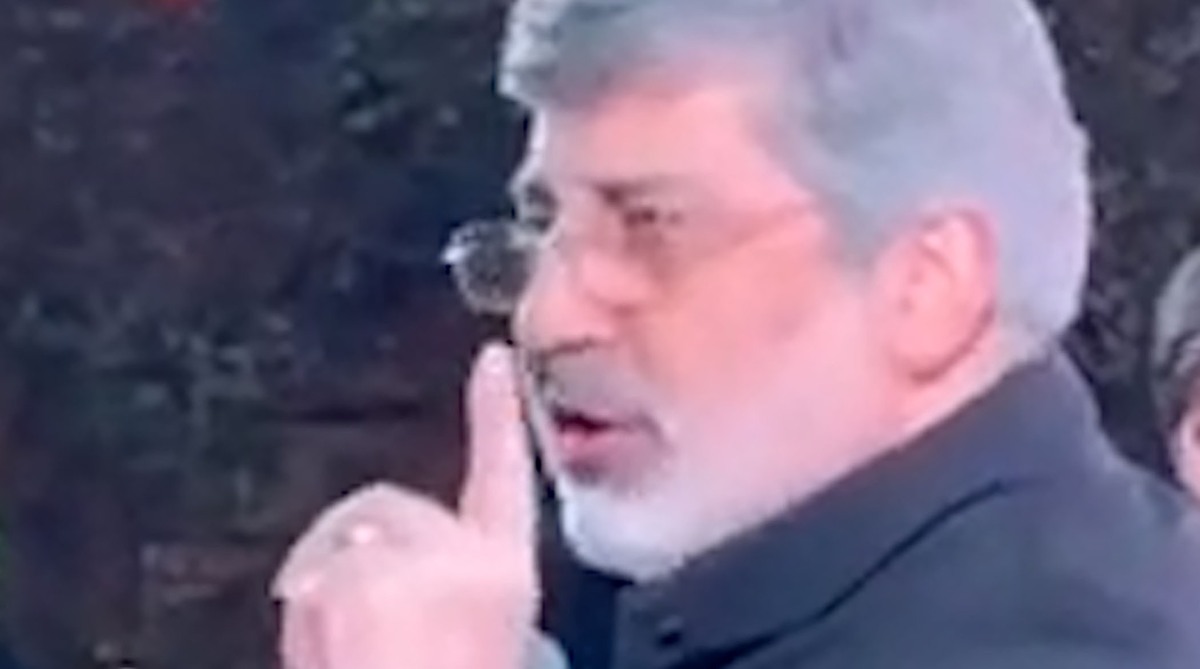 هرکس از شهادت رهبر انقلاب شادی کرد، حرامزاده و حرام لقمه است