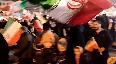 عکس العمل مردم به فعال شدن پدافند هوایی را ببینید