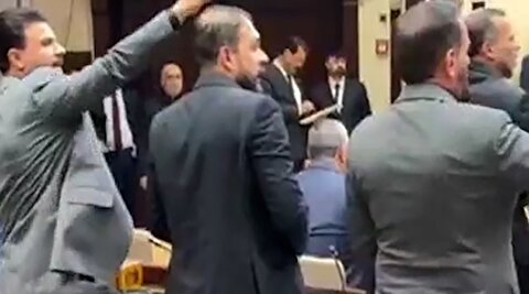 شعارهای نمایندگان پارلمان عراق علیه آمریکا: آمریکا شیطان بزرگ!