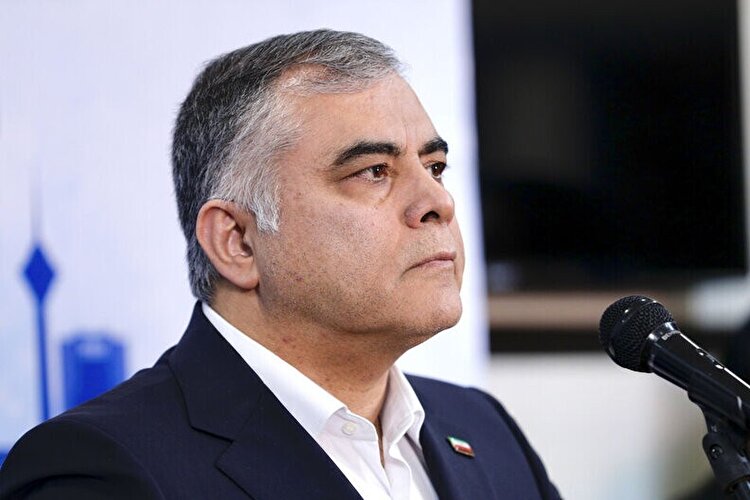 بازدید وزیر نفت از یکی از انبارهای نفت آسیب‌دیده/نیازمند همراهی بیشتر مردم هستیم