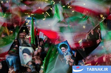عکس: هفتمین شب تجمع مردم تهران- میدان انقلاب
