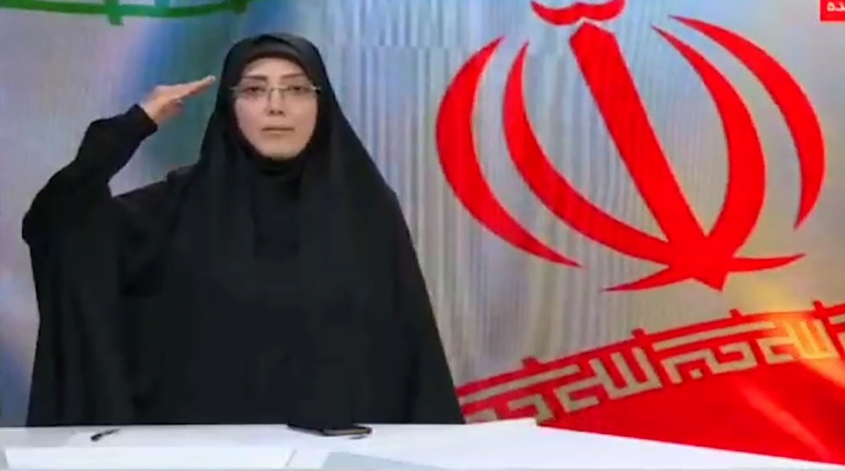 احترام نظامی مجری شبکه خبر به رهبر انقلاب را ببینید