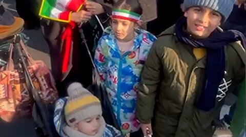 بیعت دهه نودی‌ها با رهبر انقلاب را ببینید