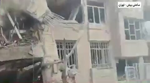 تصاویر فرو ریختن دو ساختمان مسکونی با موشک‌های آمریکا و اسرائیل!