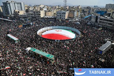 عکس: مهمان‌های افطاری ملائک؛ شور حسینی امت در تشییع پیکر مطهر شهدای رمضان