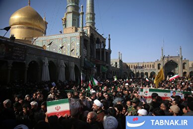 عکس: مهمان‌های افطاری ملائک؛ شور حسینی امت در تشییع پیکر مطهر شهدای رمضان