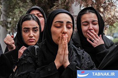 عکس: مراسم وداع با گلبرگ‌های سرخ در گلزار شقایق‌ها