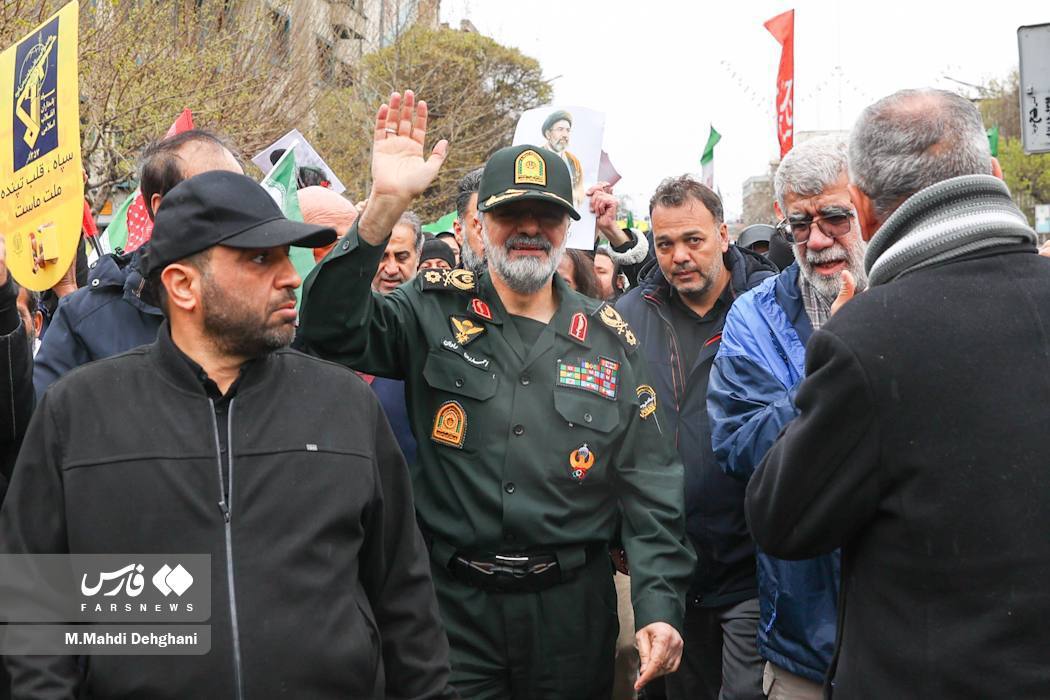 سرداررادان و رئیس انرژی اتمی در راهپیمایی روز قدس