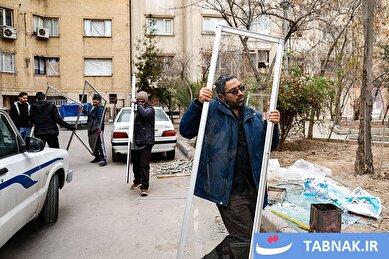 عکس: کمک رسانی دانشجویان جهادگر به منازل آسیب دیده