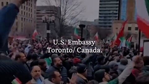 شعار مرگ بر پهلوی در خیابان‌های تورنتو