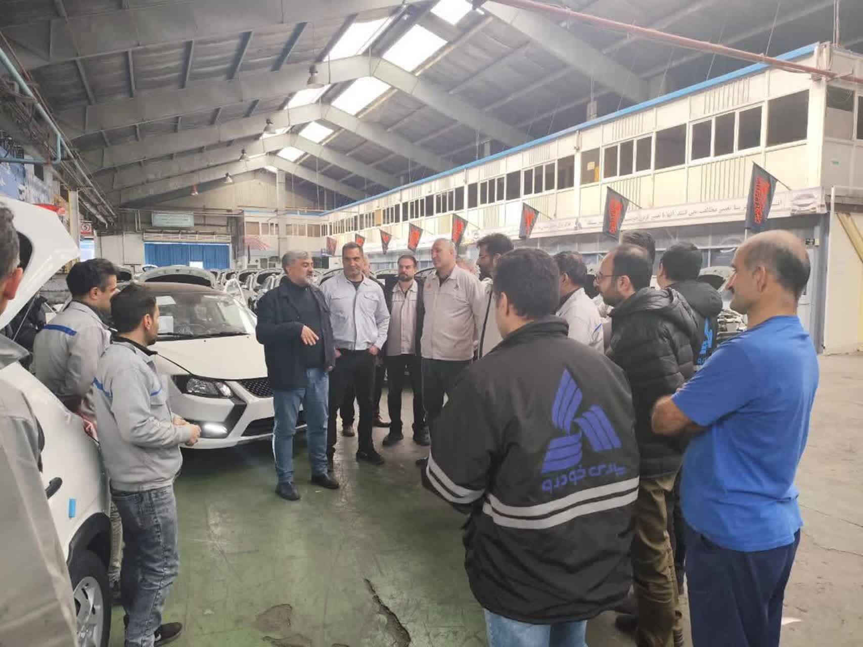 بازدید مدیرعامل پارسخودرو از خطوط تولید و تکمیلکاری بازدید مدیرعامل پارسخودرو از خطوط تولید و تکمیلکاری