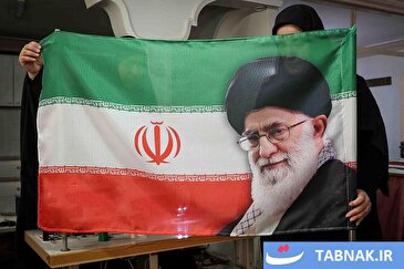 عکس: پرچم میهن، برای ایستادگی ایران