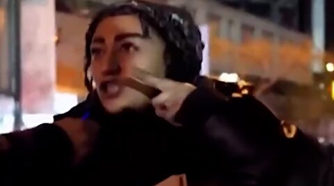 شجاعت دختر ایرانی هنگام مصاحبه با رسانه آلمانی زبان