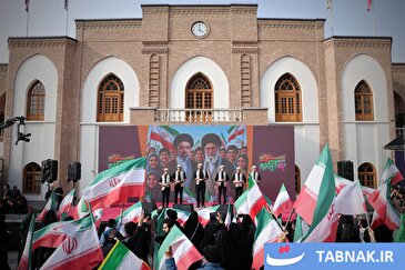 عکس: بیعت نوجوانان تهرانی با رهبری در میدان امام خمینی