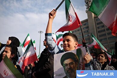 عکس: بیعت نوجوانان تهرانی با رهبری در میدان امام خمینی