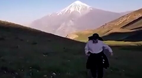 تصاویر کمتر دیده شده از شهید علی لاریجانی را ببینید