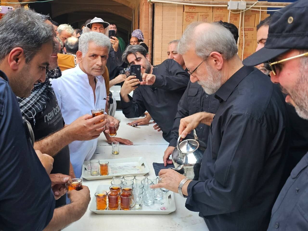 شهید لاریجانی در قاب عشق و خدمت در نجف