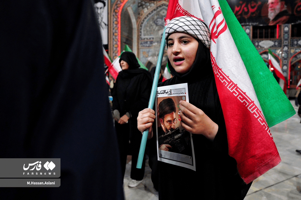 طواف پیکر شهدای دنا در حرم امام زاده صالح (ع)