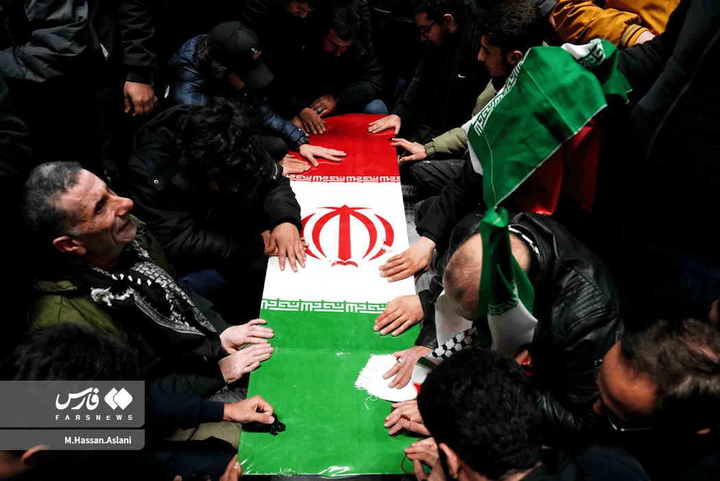 طواف پیکر شهدای دنا در حرم امام زاده صالح (ع)