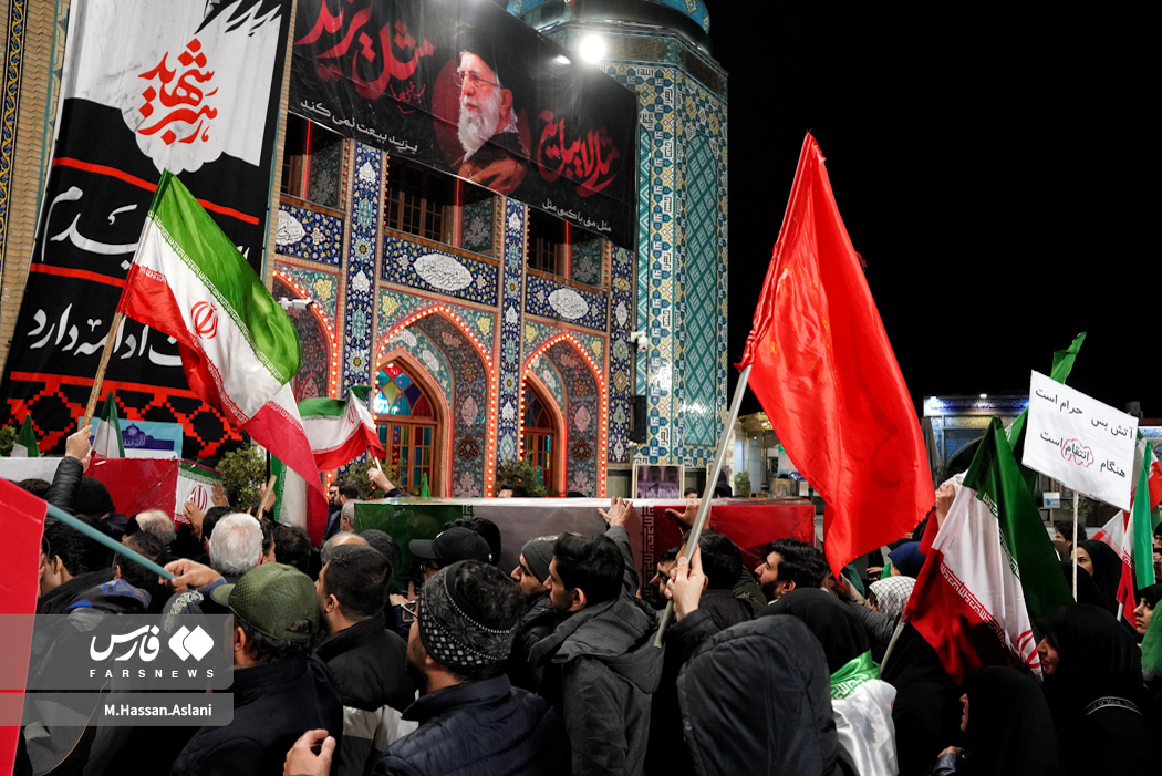 طواف پیکر شهدای دنا در حرم امام زاده صالح (ع)