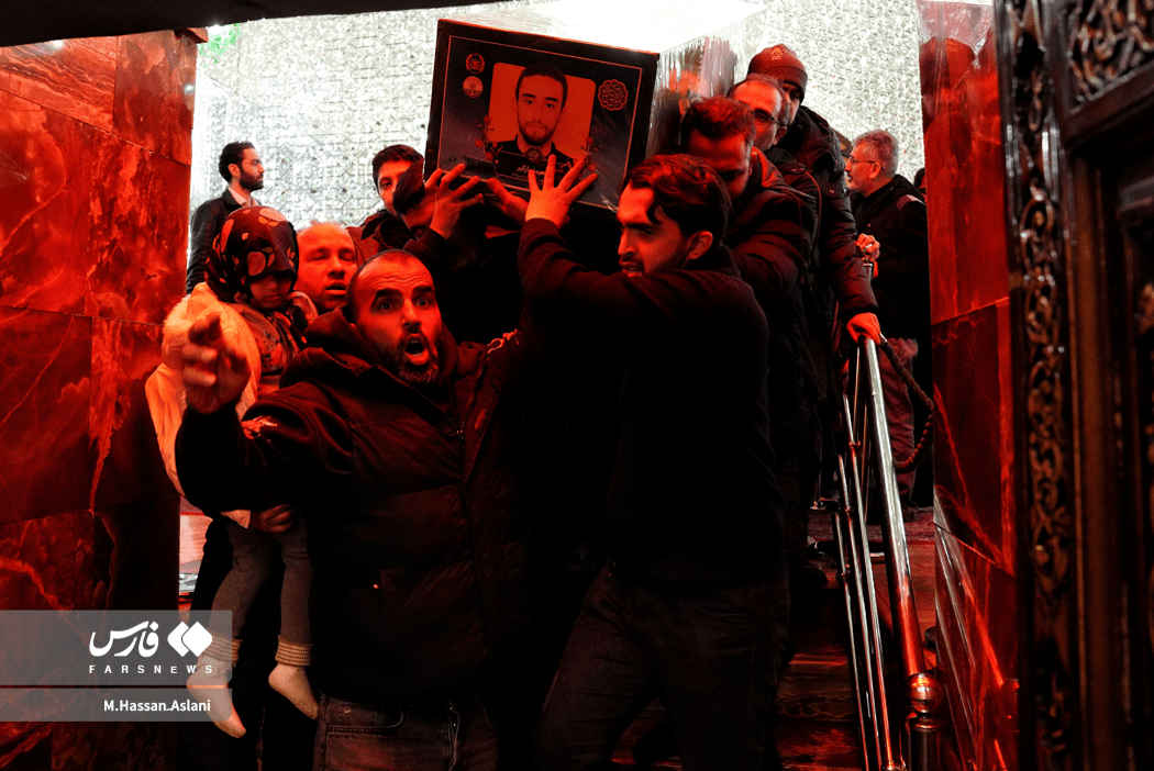 طواف پیکر شهدای دنا در حرم امام زاده صالح (ع)