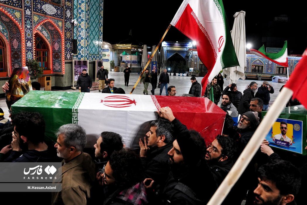 طواف پیکر شهدای دنا در حرم امام زاده صالح (ع)