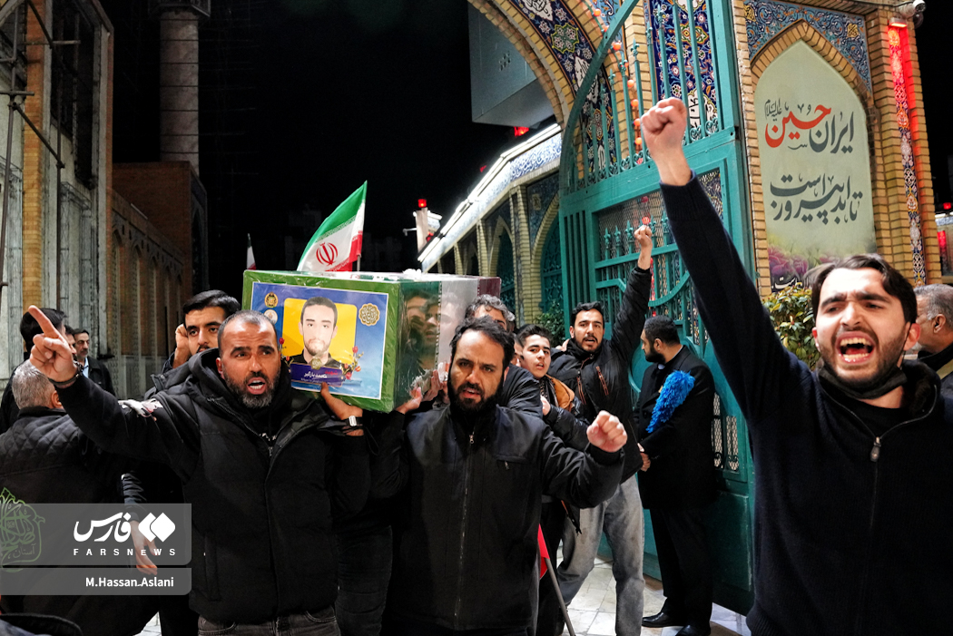 طواف پیکر شهدای دنا در حرم امام زاده صالح (ع)