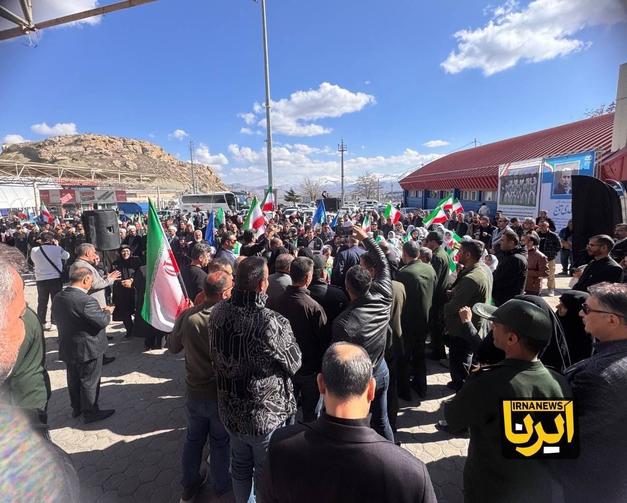 استقبال مردم از تیم&zwnj;ملی فوتبال زنان در گمرک بازرگان