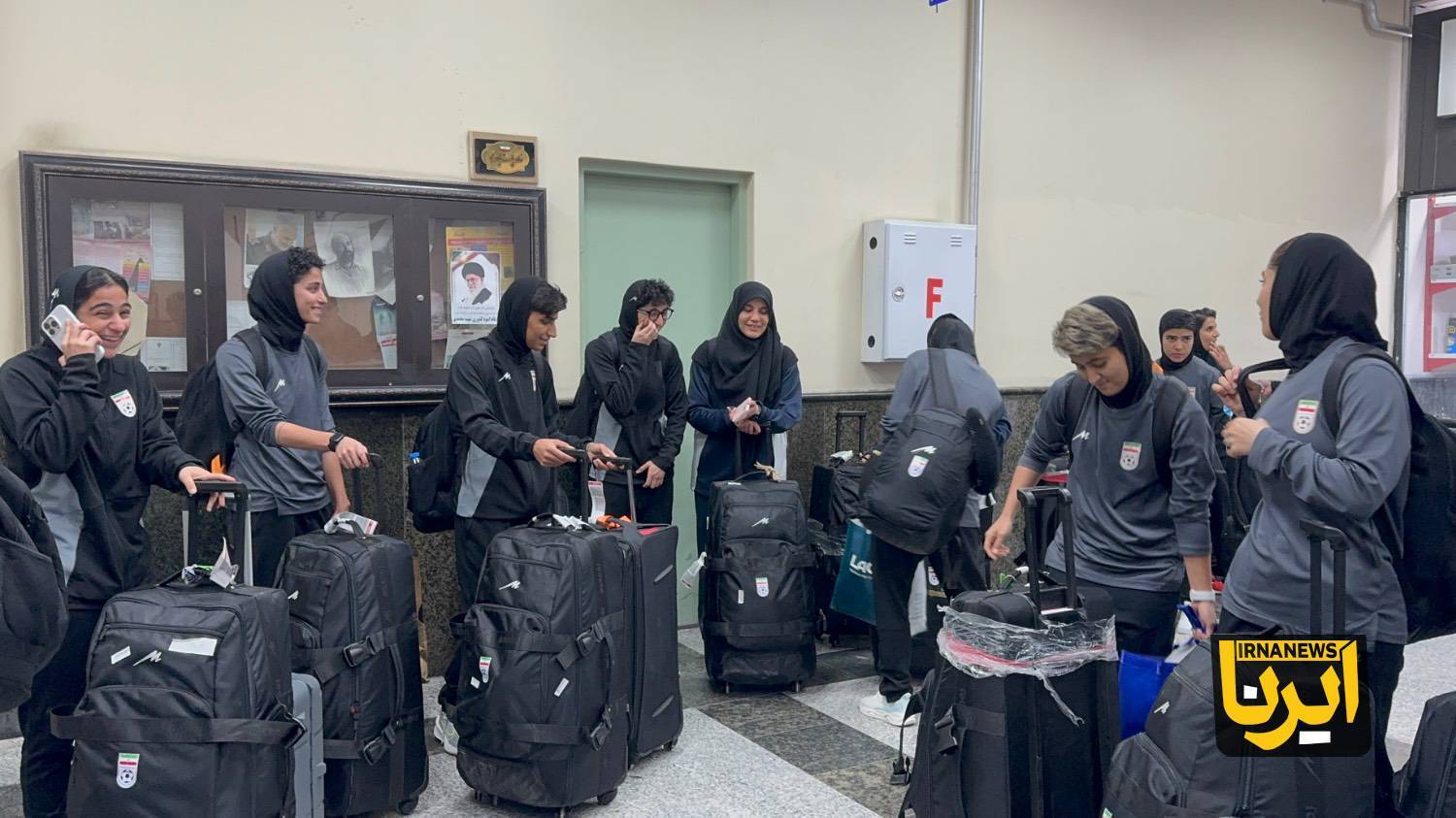 استقبال مردم از تیم&zwnj;ملی فوتبال زنان در گمرک بازرگان