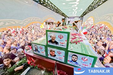 عکس: مراسم تشییع قهرمانان ناو دنا، علی لاریجانی و غلامرضا سلیمانی