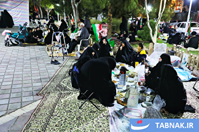 عکس: افطار در میدان