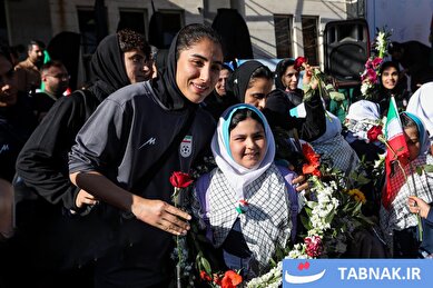 عکس: ورود تیم ملی فوتبال بانوان از مرز بازرگان به کشور