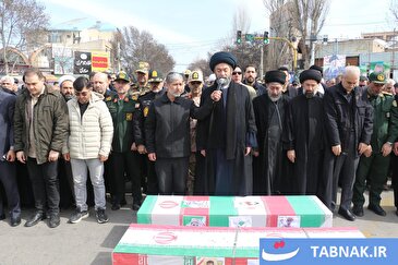 عکس: تشییع پیکر دو دلاور شهید جنگ‌ رمضان در اردبیل