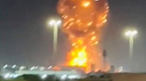 لحظه انفجار گسترده در ریاض بر اثر اصابت موشک