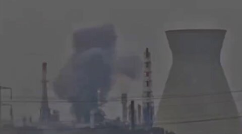 لحظه اصابت موشک‌های ایران به نیروگاه و پالایشگاه حیفا