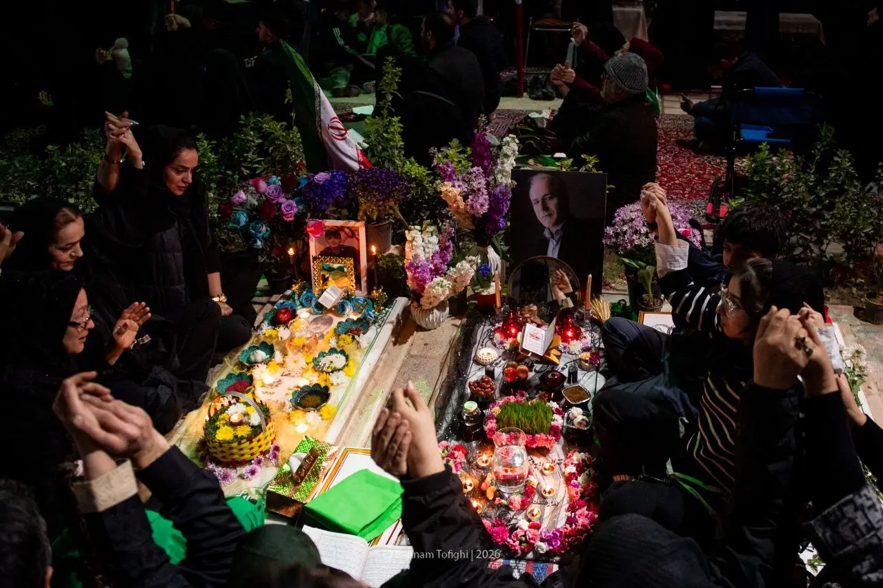 سال نو در بهشت زهرا(س) با شهدای رمضان/ عکس